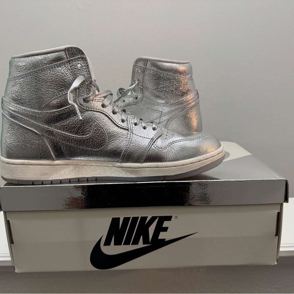 Air Jordan 1 Retro High OG metallic silver mild use w box